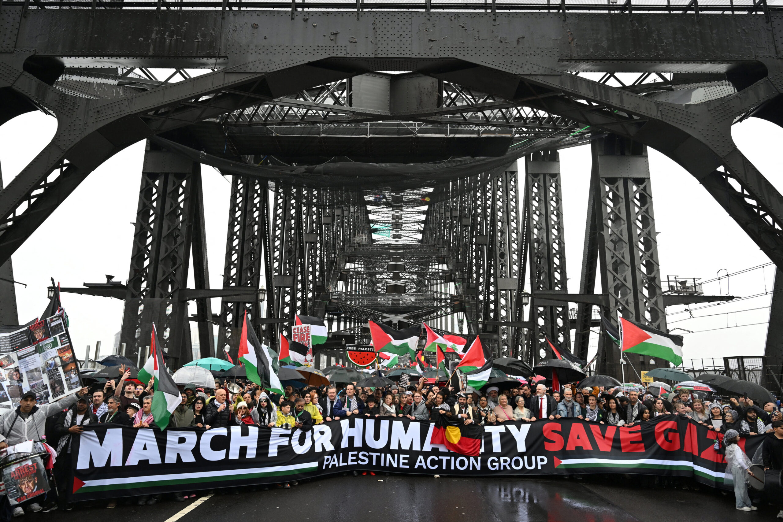Sydney Harbour Bridge Gaza protest Australia, Anthony Albanese Palestinian statehood delay, 100000 pro-Palestine rally Sydney, Gaza humanitarian aid $20M, peaceful protest Sydney Harbour Bridge