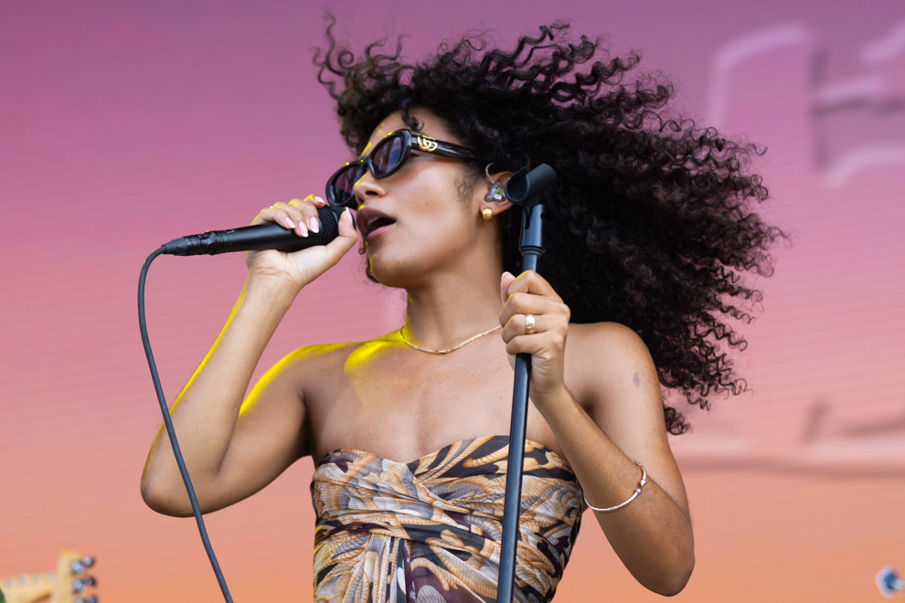 Olivia Dean Australia arrival UK pop star Sydney Airport ARIA Awards 2025 celebrity spotting international music star stylish airport look