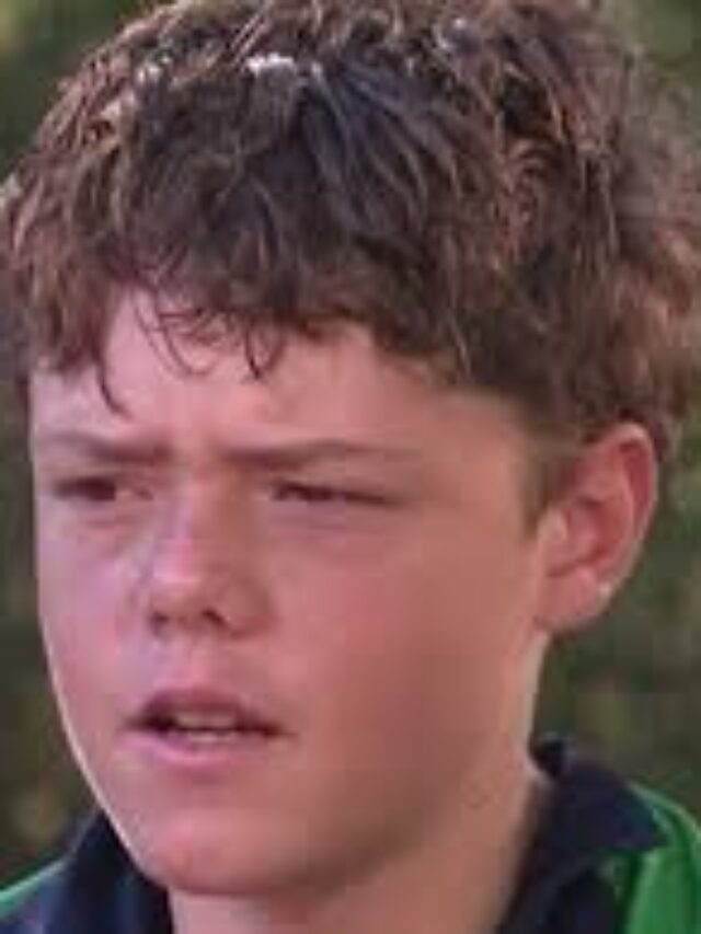 Heroic 13 Year Old Swims 4KM Through Shark Waters To Save Family